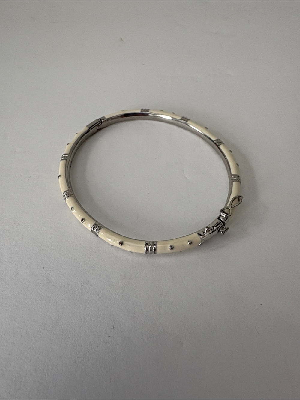 Vintage Cream Enamel Hinged Bangle Bracelet Silver Tone Studded Accent Clasp